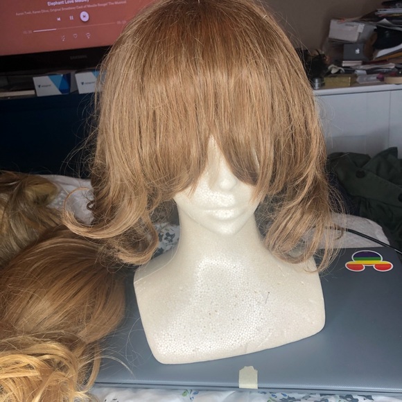 Accessories - Light brown wig